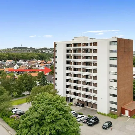 Modern With Balcony - Walk To Ons