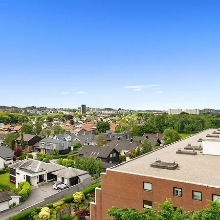 Modern With Balcony - Walk To Ons Apartment *